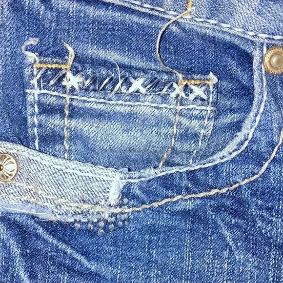 Amethyst Jeans Blue Flare with Distressed Details - Picture 4 of 13
